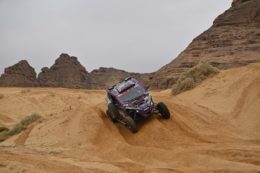 Em solo saudita, primeira brasileira pilotou no Rali Dakar