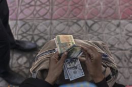 DJIBOUTI-ECONOMY-CURRENCY-MONEY-WOMEN