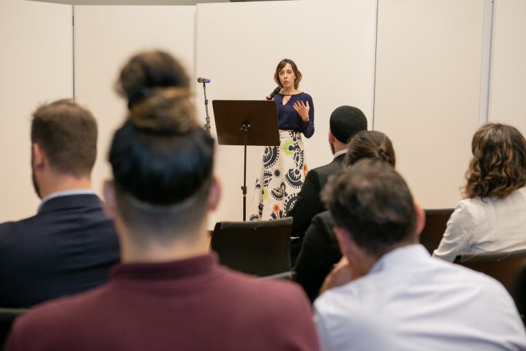 Fernanda Dantas (ao centro) apresenta oportunidades em exportar produtos para consumidor muçulmano