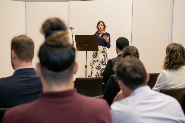 Fernanda Dantas (ao centro) apresenta oportunidades em exportar produtos para consumidor muçulmano