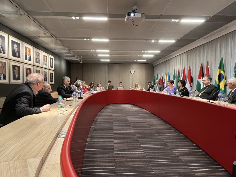 Researchers, Arab-Brazilian Chamber, and institutions and families who provided documents discuss immigration