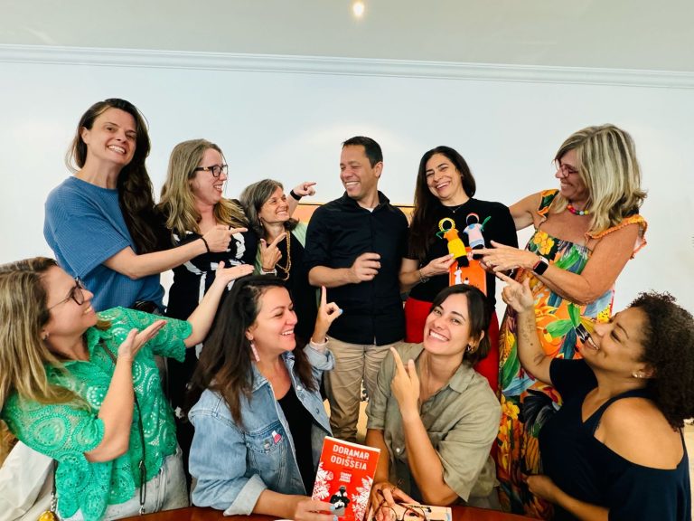 Female writers participate in activity with Itamar Vieira Jr.