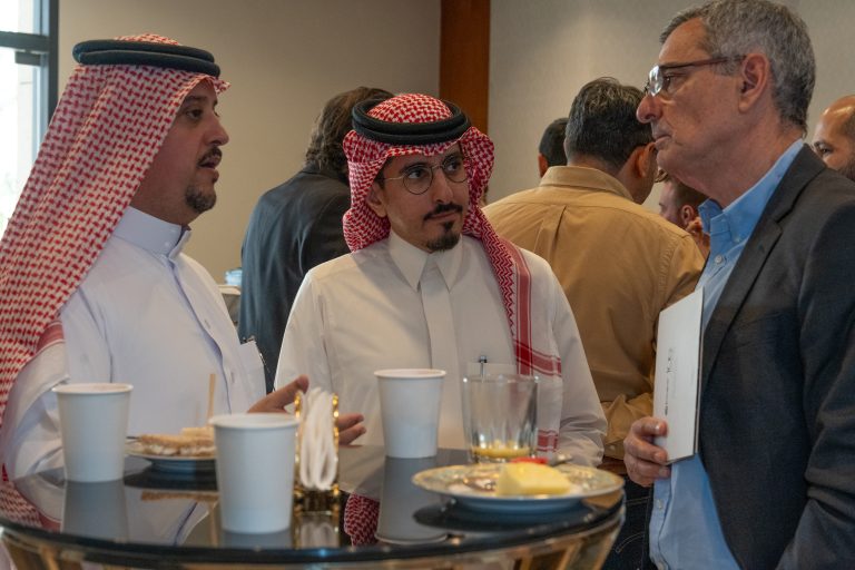 Evento promoveu encontro entre brasileiros e sauditas em embaixada.