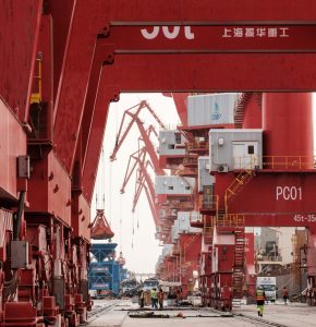 Porto no Djibuti: crescimento da economia está associado à retomada nas atividades marítimas, assim como construção e energia