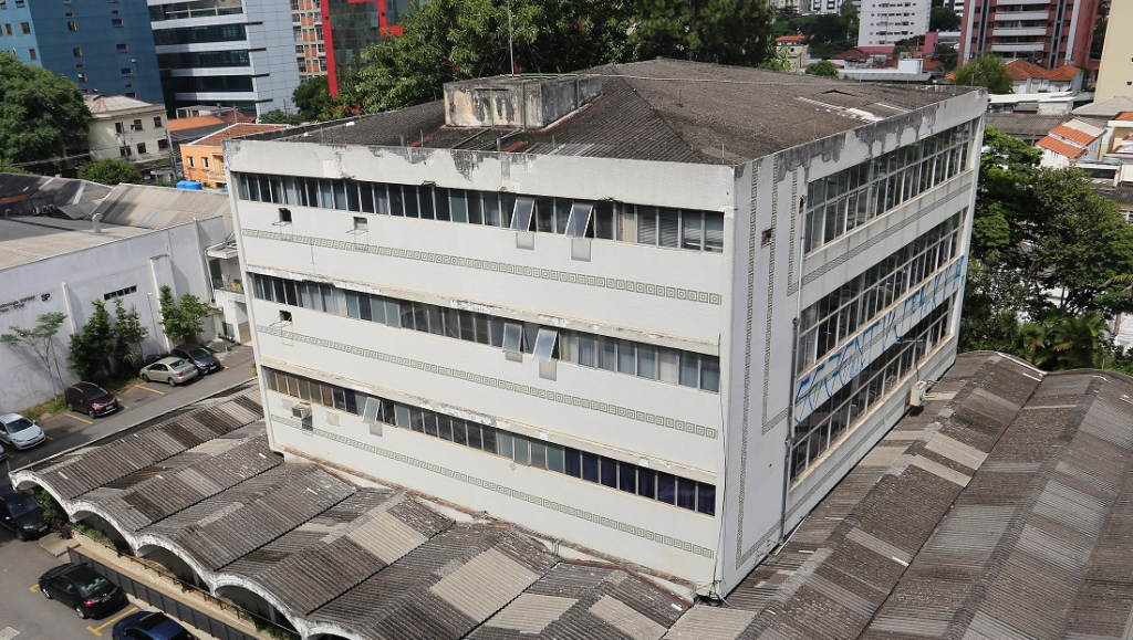 The center’s building before the renovation: BRL 17.3 million (USD 3.2 million) budget to be paid up by donations via the Rouanet Law or otherwise