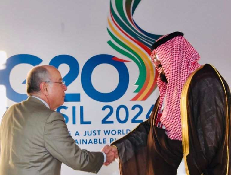 Mauro Vieira (esq.) teve encontro com ministro saudita após reuniões do G20