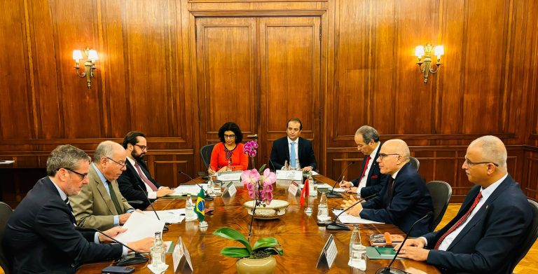Mauro Vieira recebeu chanceler da Tunísia e sua delegação na cidade do Rio de Janeiro