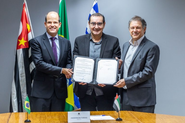 Edge Group’s Rodrigo Torres (L), São José dos Campos Mayor Anderson Farias, and SIATT’s Rogério Salvador: Education can benefit from memorandum of understanding