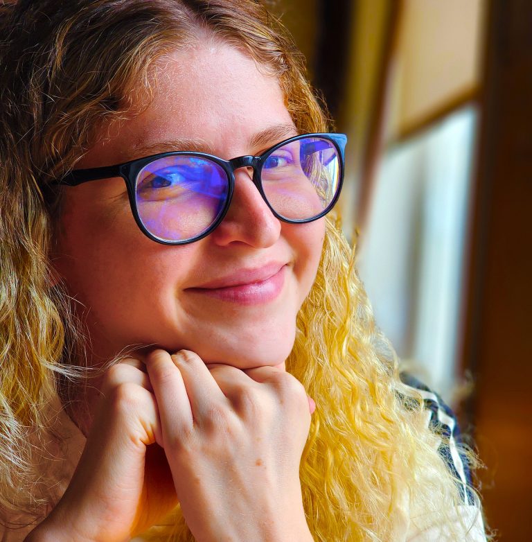 Sarah Campelo is featured in an exhibition in Lebanon and develops a project in the low-income areas of Manaus