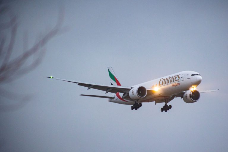 طائرة Emirates Sky للشحن: تستحوذ منطقة الشرق الأوسط على 13.5% من عمليات الشحن الجوي للبضائع.