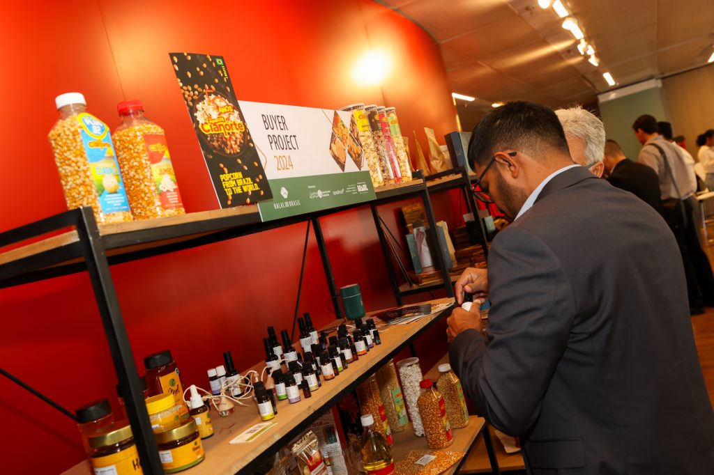 Brazilian brands exhibit their products to importers in the Arab-Brazilian Chamber