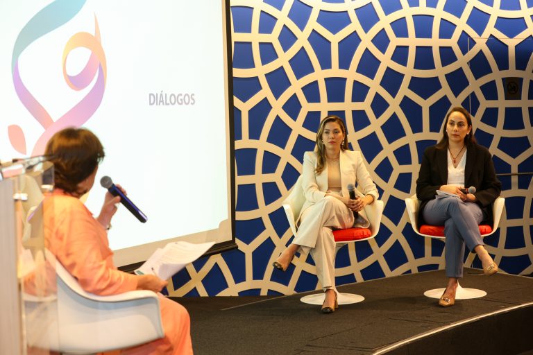Frisso (L) moderated discussions between Brazilian and Arab executives. Nobrega (C) and Sato (R) participated