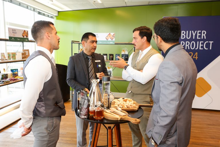 Pankaj Sajnani (2nd from L to R): Distance to Dubai is a challenge, but price and quality make made-in-Brazil products competitive in the Muslim-majority market