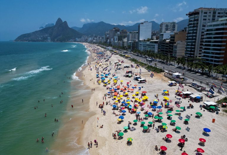 Vista aérea da praia de Ipanema, no Rio de Janeiro: atração para brasileiros e estrangeiros