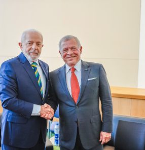 Lula (à esq.) e Abdullah II: encontro para discutir assuntos de interesse dos dois países