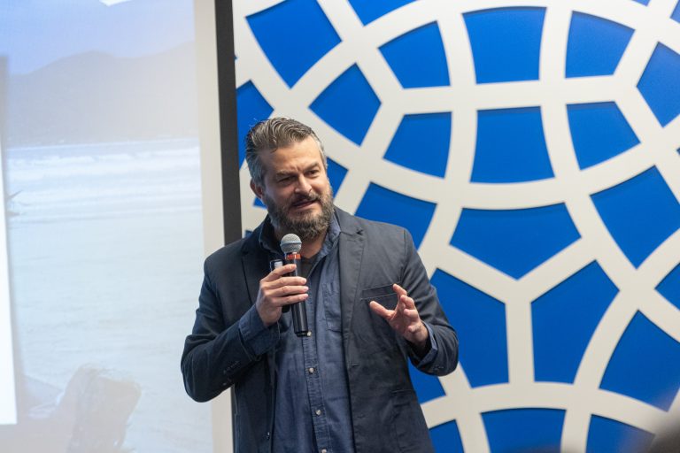 Encontro apontou caminhos para cuidar do clima Schurmann: conscientização para mudanças climáticas e ensinamentos sobre trabalho em equipe