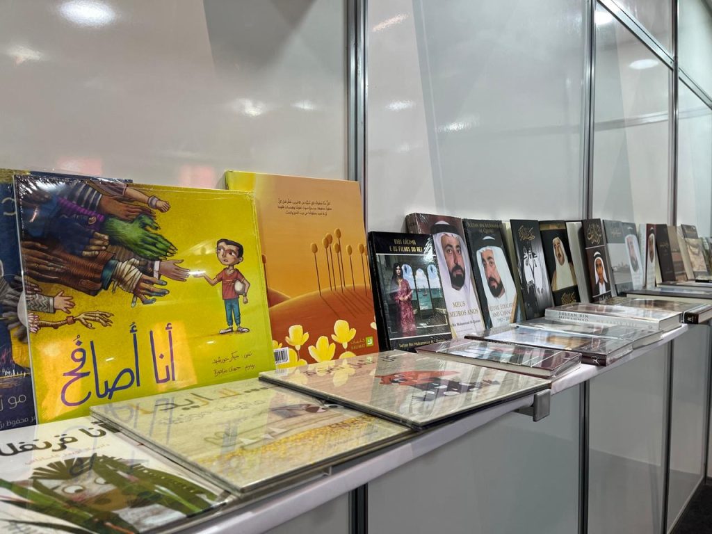 Sharjah Book Authority apresenta livros árabes e busca contato com publishers brasileiros