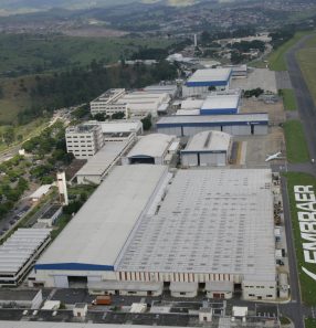 Fábrica da Embraer: empresa estará na primeira edição de feira de aviação