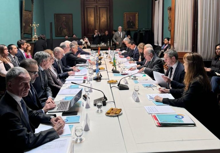 Chanceleres de países do Mercosul se reuniram na segunda-feira (2) no Uruguai