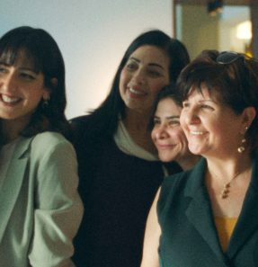 “Happy holidays” usa o cinema para questionar valores e crenças ao conectar gerações e culturas 