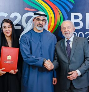 Vieira (à esq.), Al Hashimy, Nahyan, Lula e Costa: delegação de Abu Dhabi participa do encontro do G20. Reunião entre os dois países tratou de ampliação dos laços comerciais e investimentos.