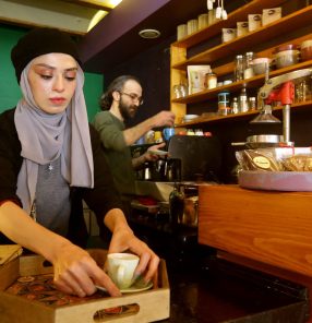 Cafeteria em Damasco: café liderou vendas brasileiras ao país, seguido por açúcar e mate
