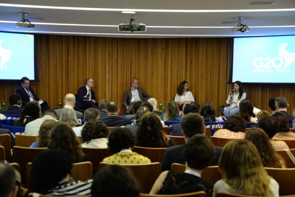 O seminário: mobilização da sociedade para a importância da educação
