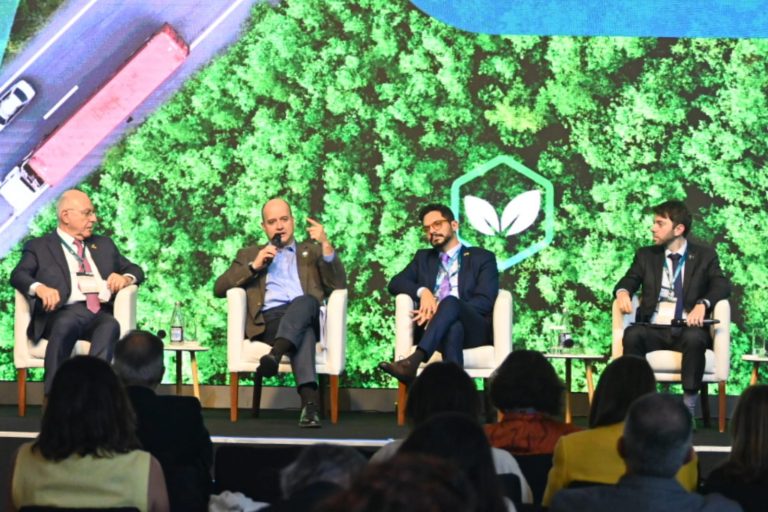 Painel da CNI na COP29 discutiu o papel dos combustíveis no processo de descarbonização da mobilidade