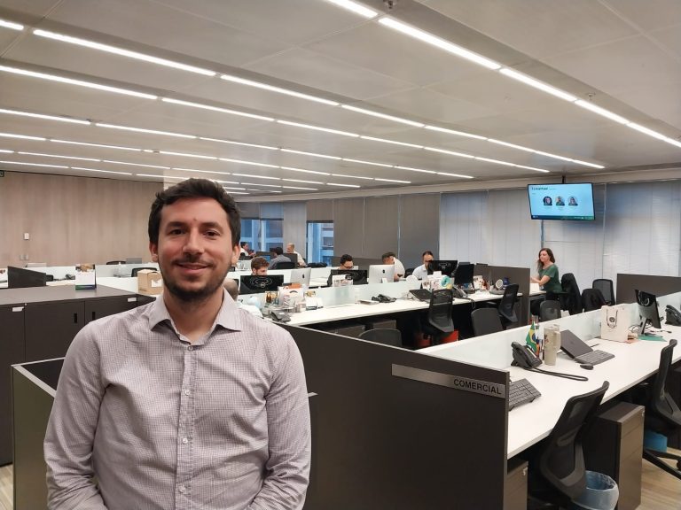 Bruno Nascimento de Paula, especialista em Filantropia da CICV, visitou sede da Câmara Árabe