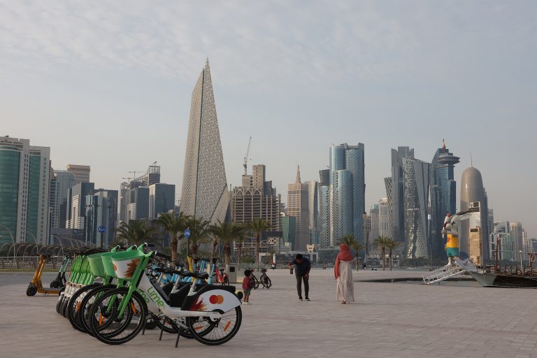 O cotidiano em Doha: país tem cenário econômico positivo
