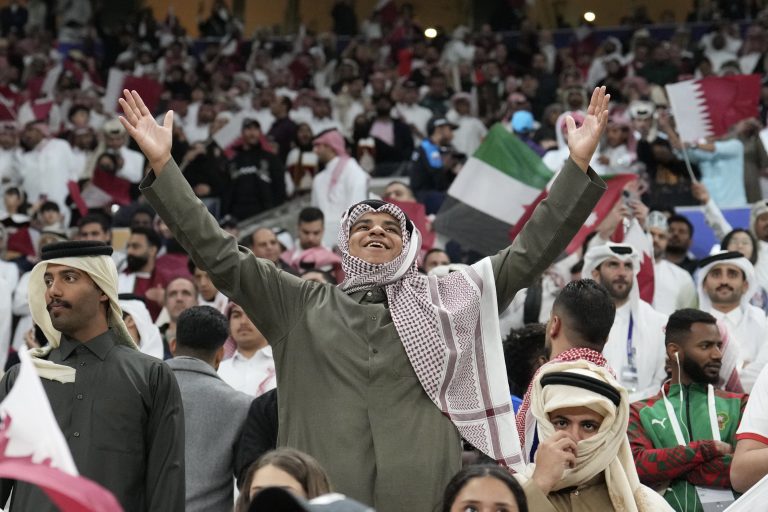 قطر تستضيف نهائيات كأس القارات للأندية مشجعون يحتفلون بفوز قطر بكأس آسيا 2023 في استاد لوسيل، الذي سيستضيف كذلك مباريات كأس القارات.