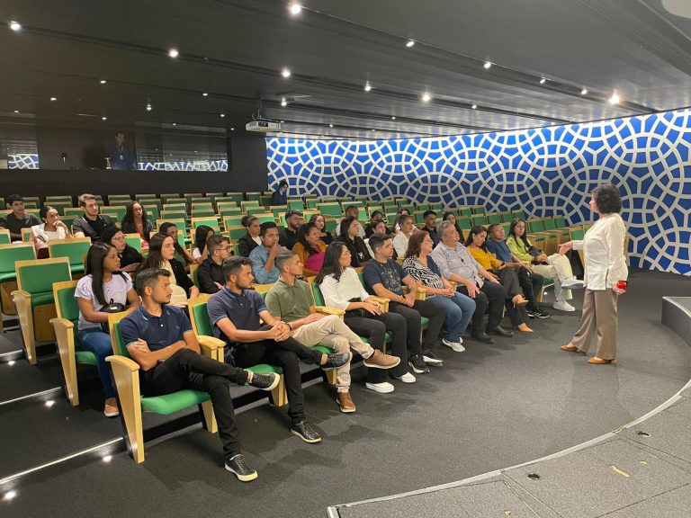 Silvia Antibas spoke about immigration and culture to students from Maranhão