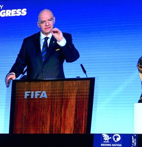 O presidente da Fifa, Gianni Infantino anuncia as sedes das copas de 2030 e 2034