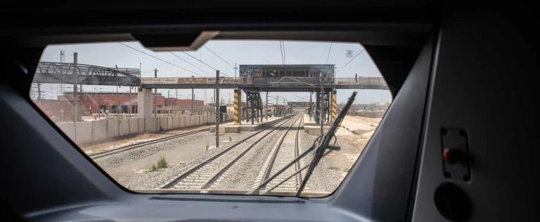 سيتم شراء ما يصل إلى36  قاطرة و1743عربة لنقل الإنتاج إلى ميناء خام الحديد في نواذيبو.