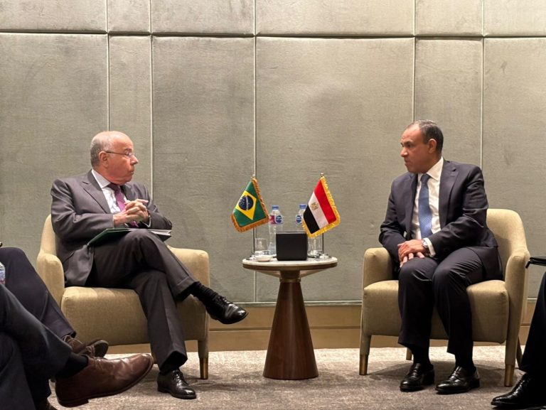 Meeting of foreign ministers: Brazil’s Mauro Vieira (L) discussed bilateral relations with Egypt’s Badr Abdelatty