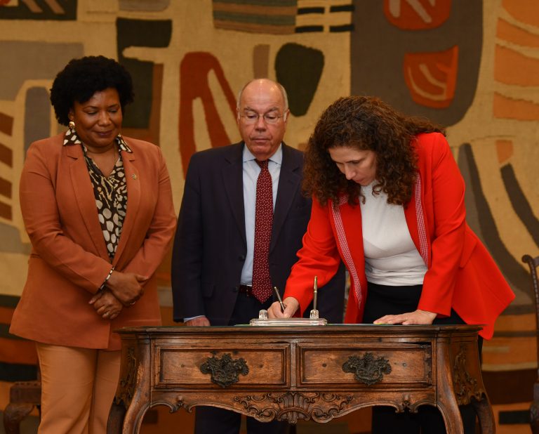 Brazil re-enters UNESCO alliance Brazilian ministers sign the recreation of committee