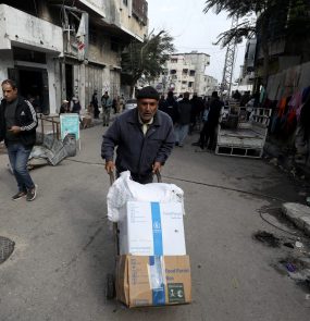 Palestinos recebem doação do Programa Mundial de Alimentos: instituição oferece diversos tipos de assistência 