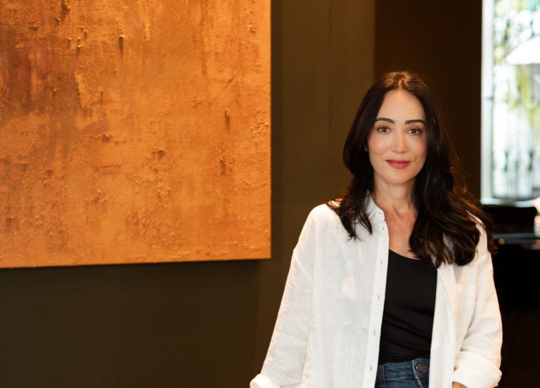 Ana Elisa Murta: artista desenvolve tinta a partir do minério de ferro