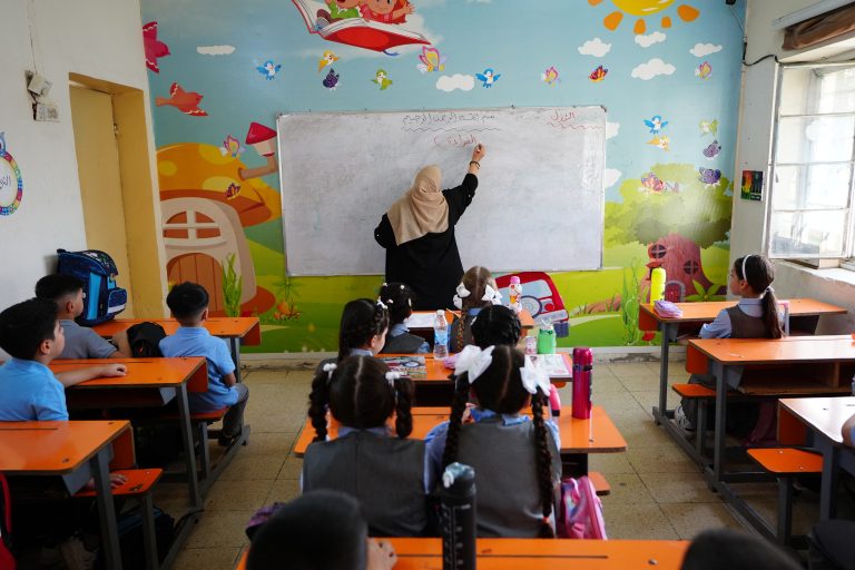 Escola em Bagdá recebe alunos na retomada do atual ano letivo