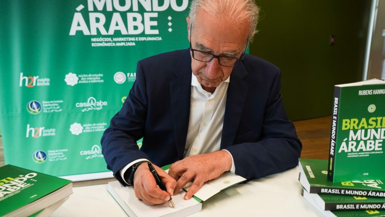 Rubens Hannun é empresário, estrategista de marketing, pesquisador de mercado, cônsul honorário da Tunísia e ex-presidente da Câmara Árabe