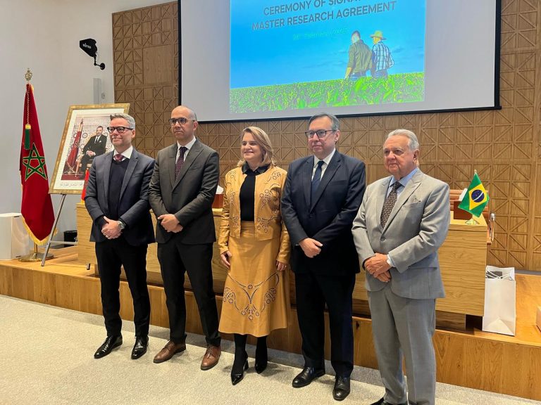 Embrapa e marroquinos vão cooperar em agricultura Assinatura de acordo ocorreu em solenidade na Universidade Politécnica Mohammed VI