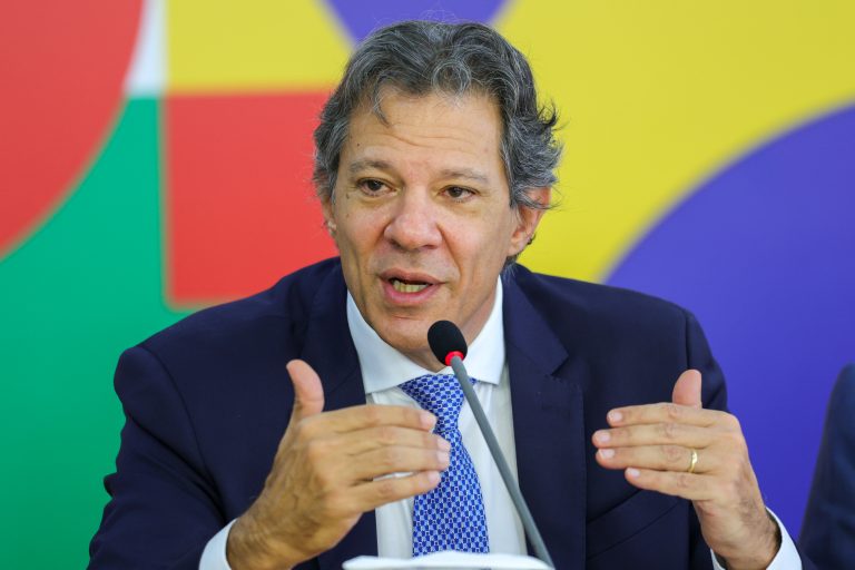 Haddad to discuss economic agenda topics with Arab countries, including energy transition