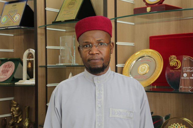 Sheikh Ali Momade holds a master's degree in Social Sciences and a PhD in Political Sociology.