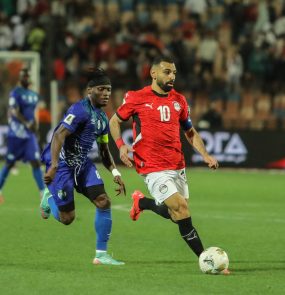 Salah em campo contra Serra Leoa: Egito amplia vantagem em busca por vaga na Copa