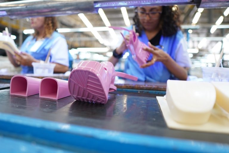 Brasil pode ampliar venda de calçados aos Emirados Calçados brasileiros: associação afirma que há potencial para ganhar espaço no mercado dos Emirados Árabes Unidos