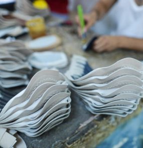 calcados-fabrica-marrocos-foto-Artur-Widak-NurPhoto-AFP-768x512