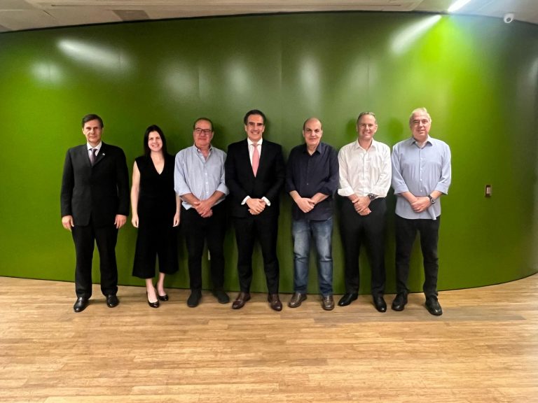 Mourad (L) and Dib Jr. (C) with the Arab-Brazilian Chamber’s new directors