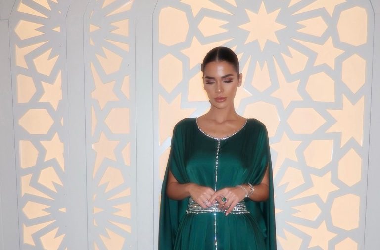 التطريز والأحجار حاضرين في مجموعة الأزياء الخاصة بالمصمم فينسينزو فيسيغليا.