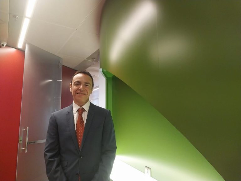 تولى إسلام طه مهامه الرسمية في البرازيل بتاريخ 16 أبريل بعد أن شغل مناصب في كل من سوريا والصين