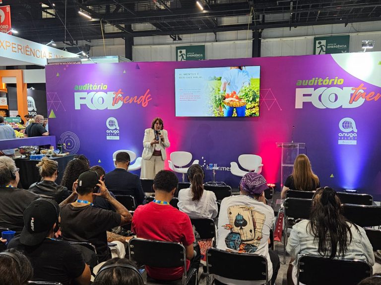 The tech face of the Muslim consumer Alessandra Frisso gave a lecture at the Food Trends Auditorium at Anuga Select Brazil